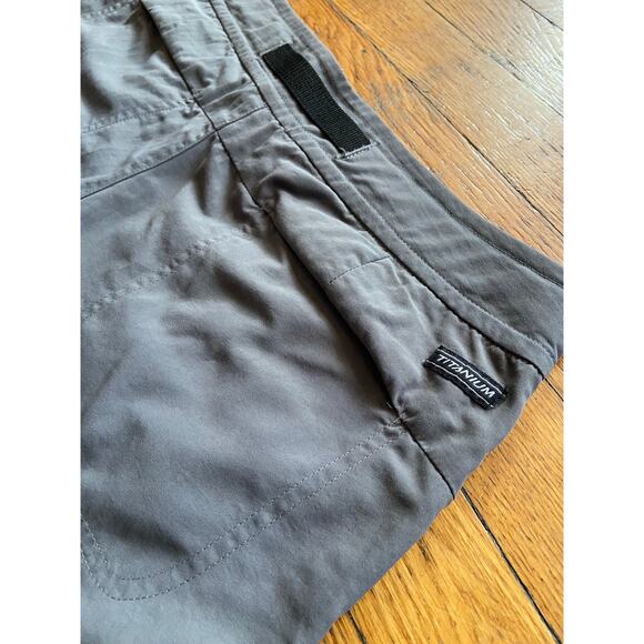 COLUMBIA Titanium Nylon Gray Adventure Shorts Womens sz 10 - Picture 6 of 12